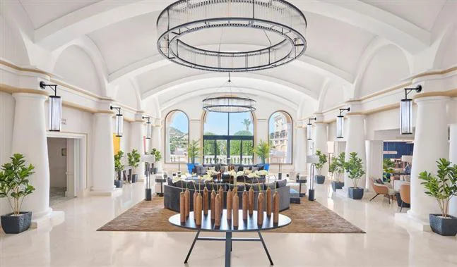 Dining & Bars
