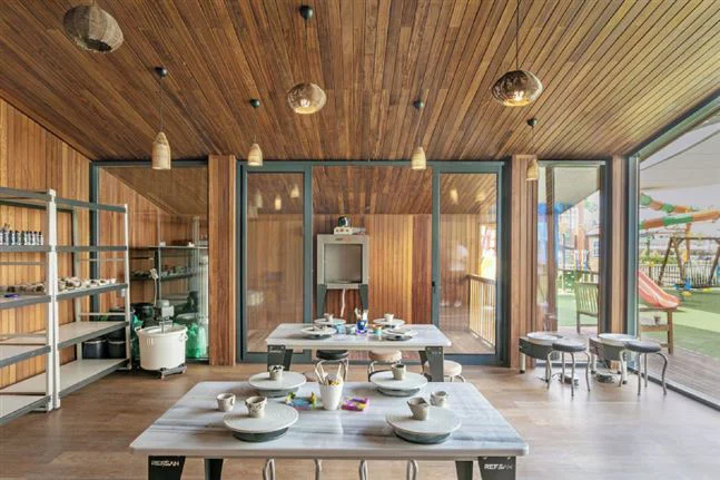 Dining & Bars