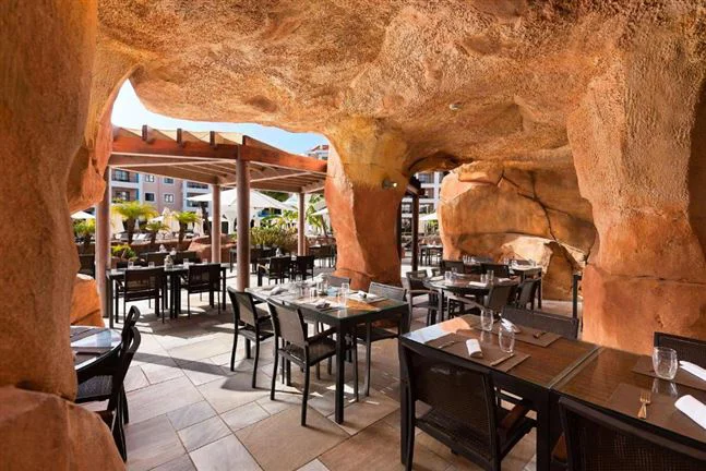 Hilton Vilamoura As Cascatas Golf Resort & Spa — Dining & Bars
