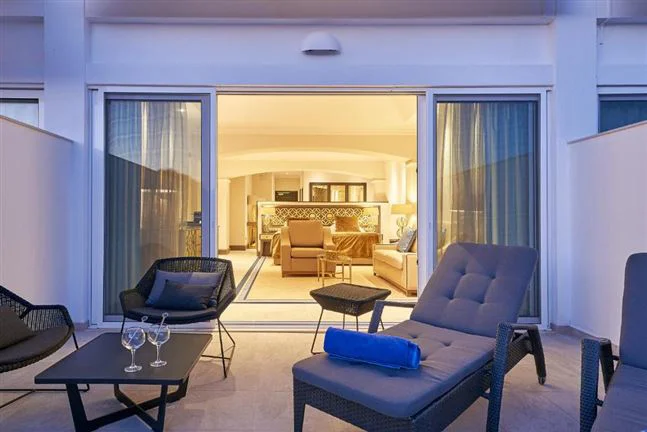 Dona Filipa Hotel — Accommodation